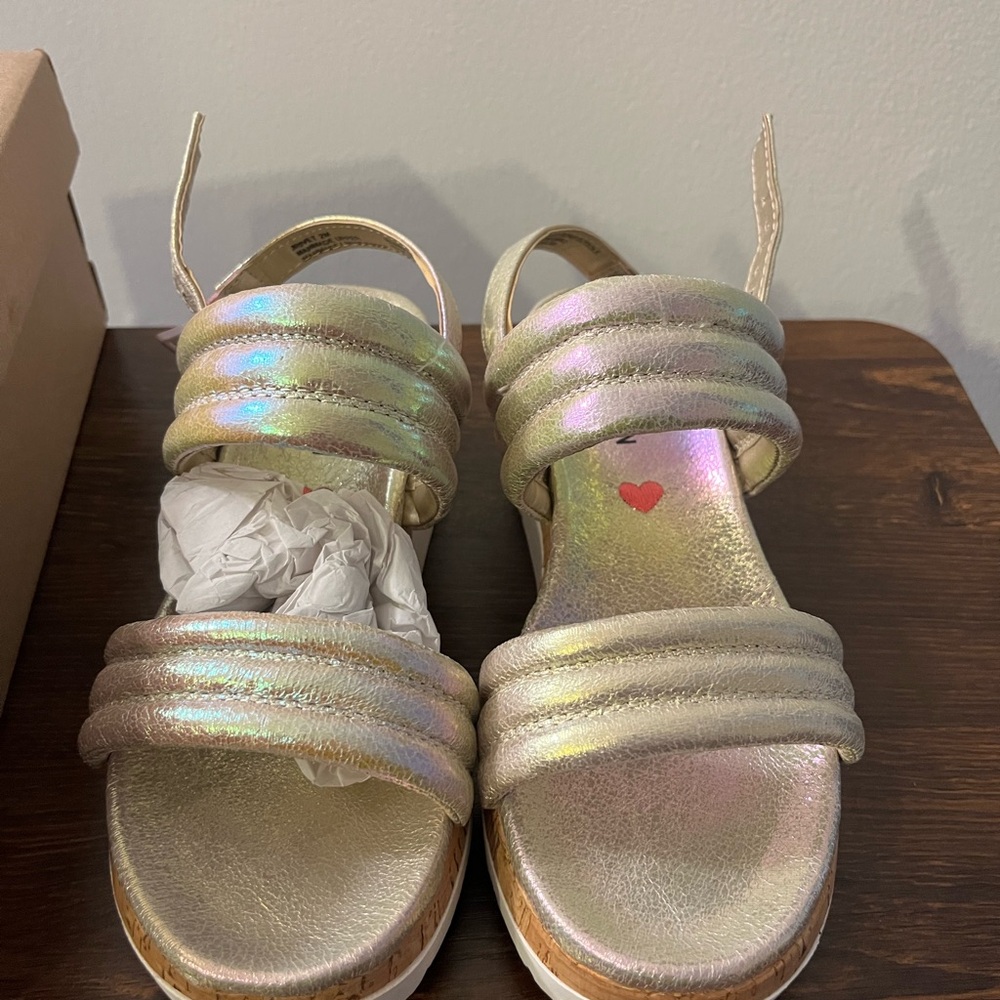 Steve Madden Girls Kid Rivet Iridescent Sandal Size: 2